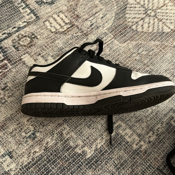 Nike Women’s Dunk Low. Size 6 - Picture 5 of 6